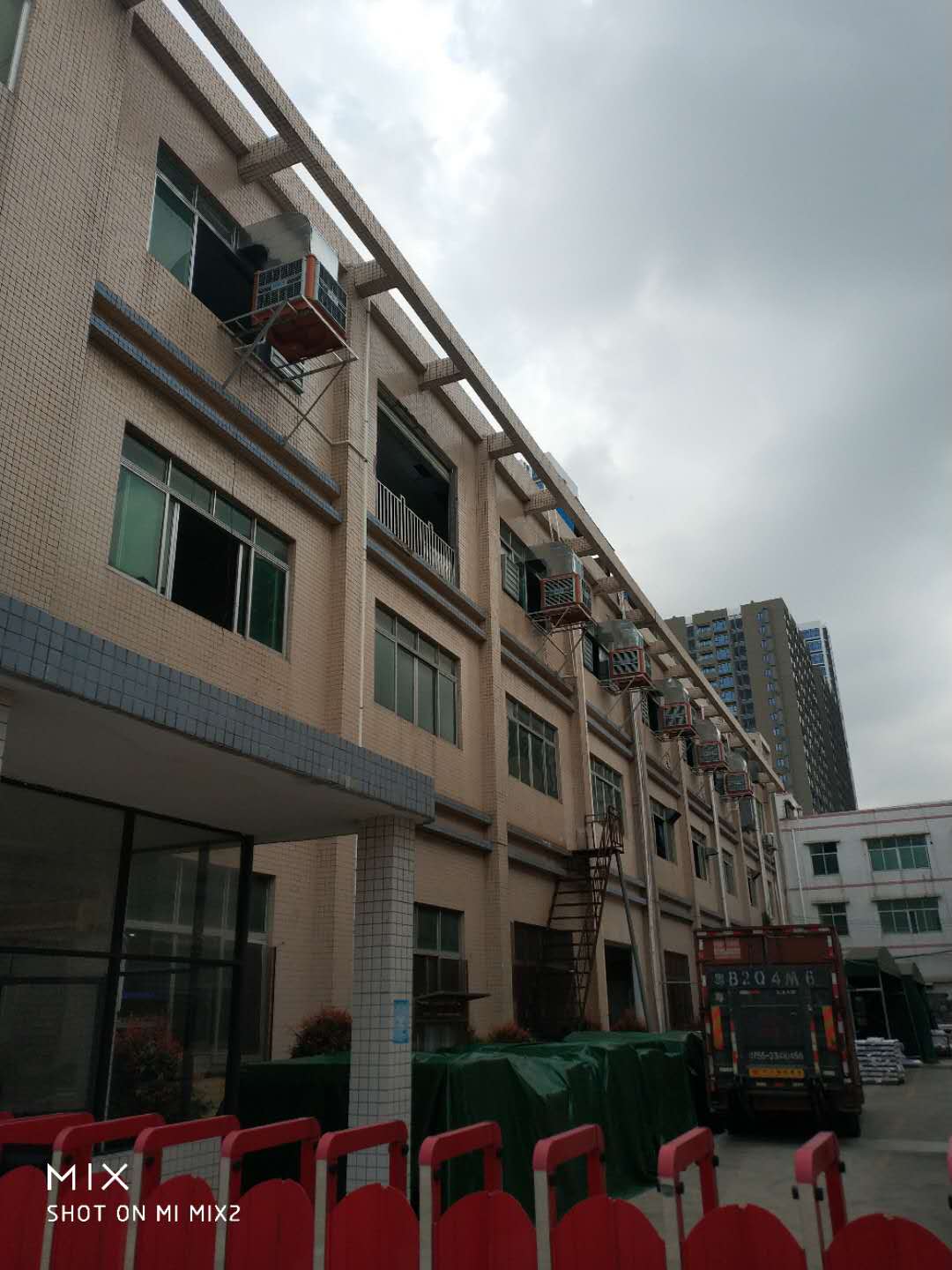 如何給高溫車(chē)間通風(fēng)降溫？
